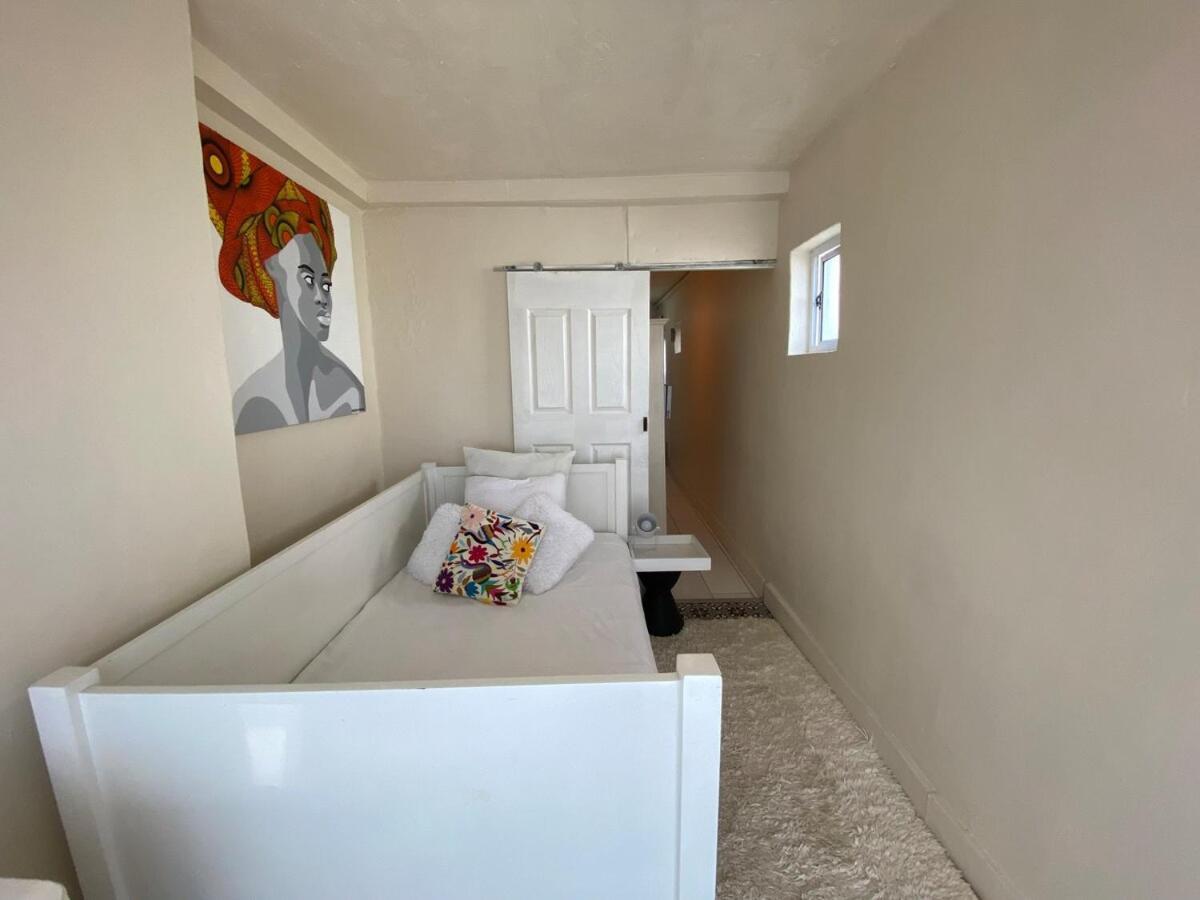 Charming 1-sleeper Unit U2 ! * Cape Town